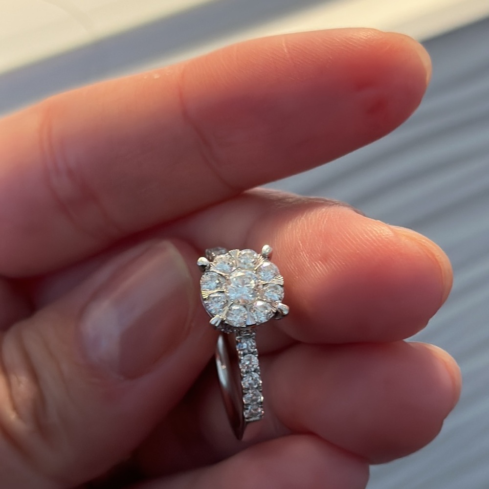 10k solid white gold engagement ring - Picture 9 of 9